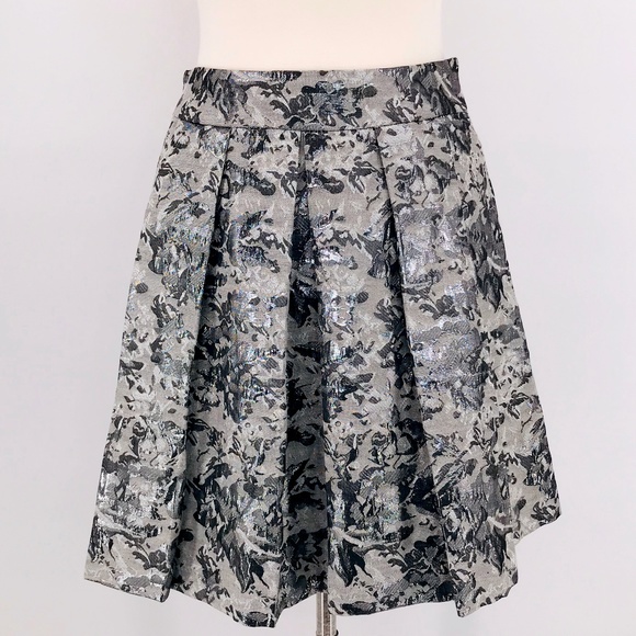 Forever 21 Dresses & Skirts - Forever 21 Silver & Gray Metallic Brocade Skirt